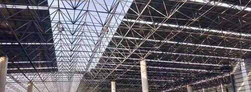 网壳结构与网架结构的比较（探析两种结构形式的特点及适用场景）
