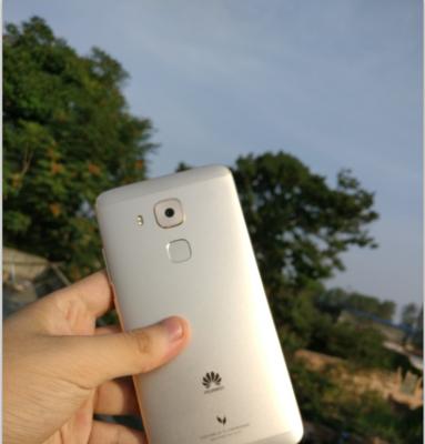 麦芒5评测——卓越性能与令人惊叹的相机（麦芒5，一款完美平衡性能与拍照的旗舰手机）